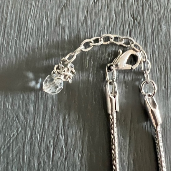 Silver thick chain necklace with cubic zirconia circular pendant - Picture 5 of 7